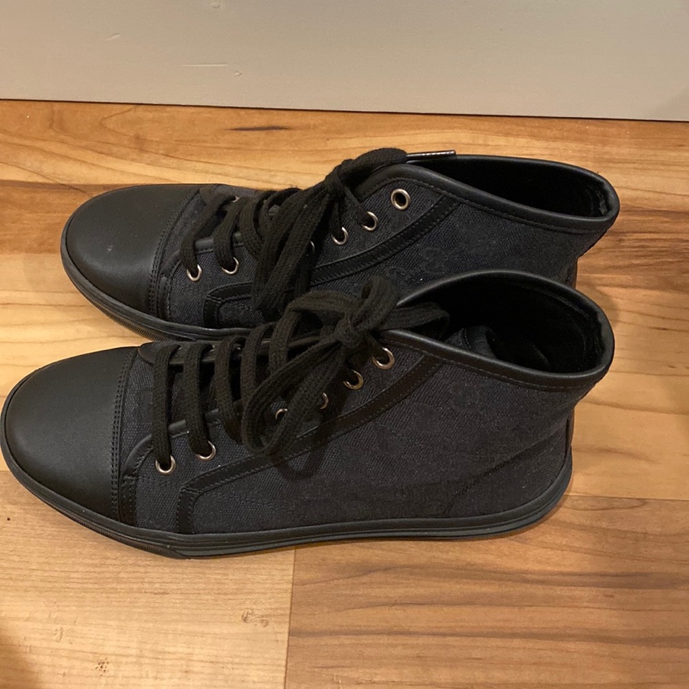 All black, canvas material,still in very good condition, Gucci shoes.